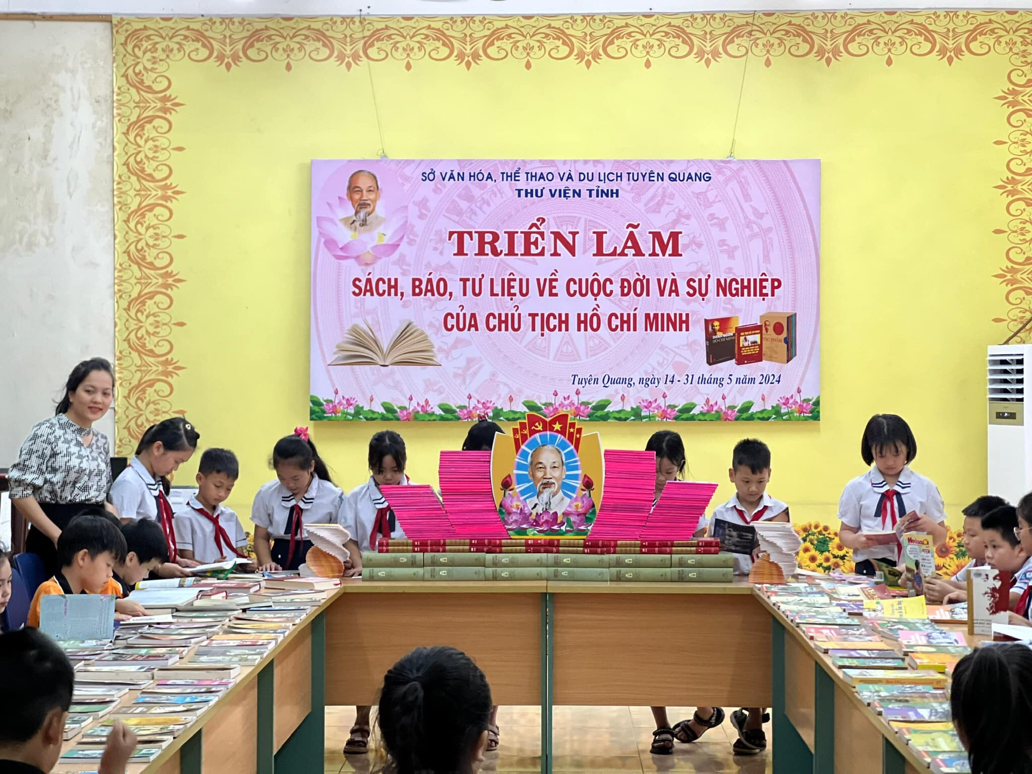 Triển lãm sách, báo, tư liệu về cuộc đời và sự nghiệp của Chủ tịch Hồ Chí Minh